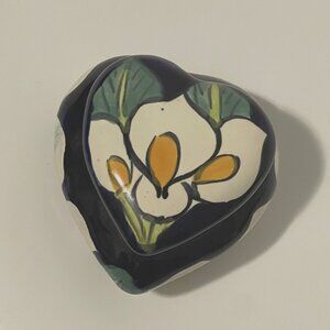 VTG Talavera Lily Pattern Mexican Heart Shaped Trinket Box Art Pottery 3.5"